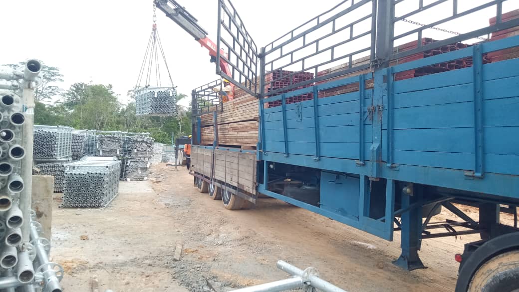 XXL Space Share lorry delivering construction materials to a job site